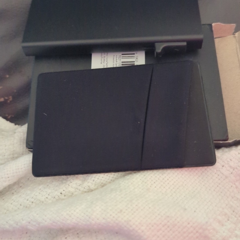 Rfid blocking wallets - Picture 13 of 16